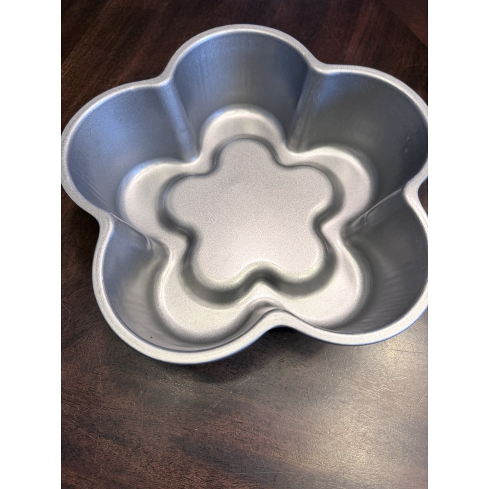 Chicago Metallic Fancy Fill Flower Cake Pan